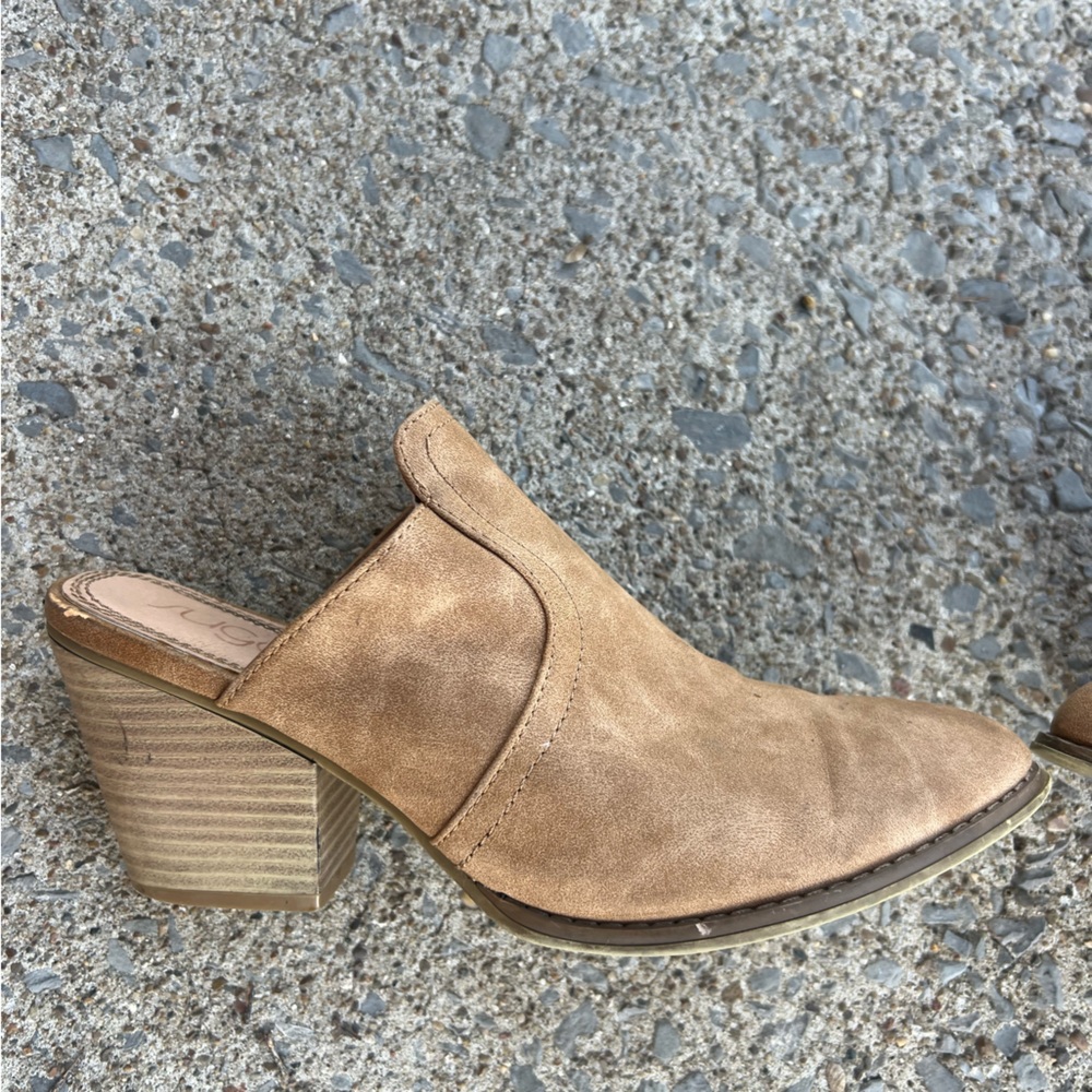 Sugar Brown Mule/ Clog. Size 8-9